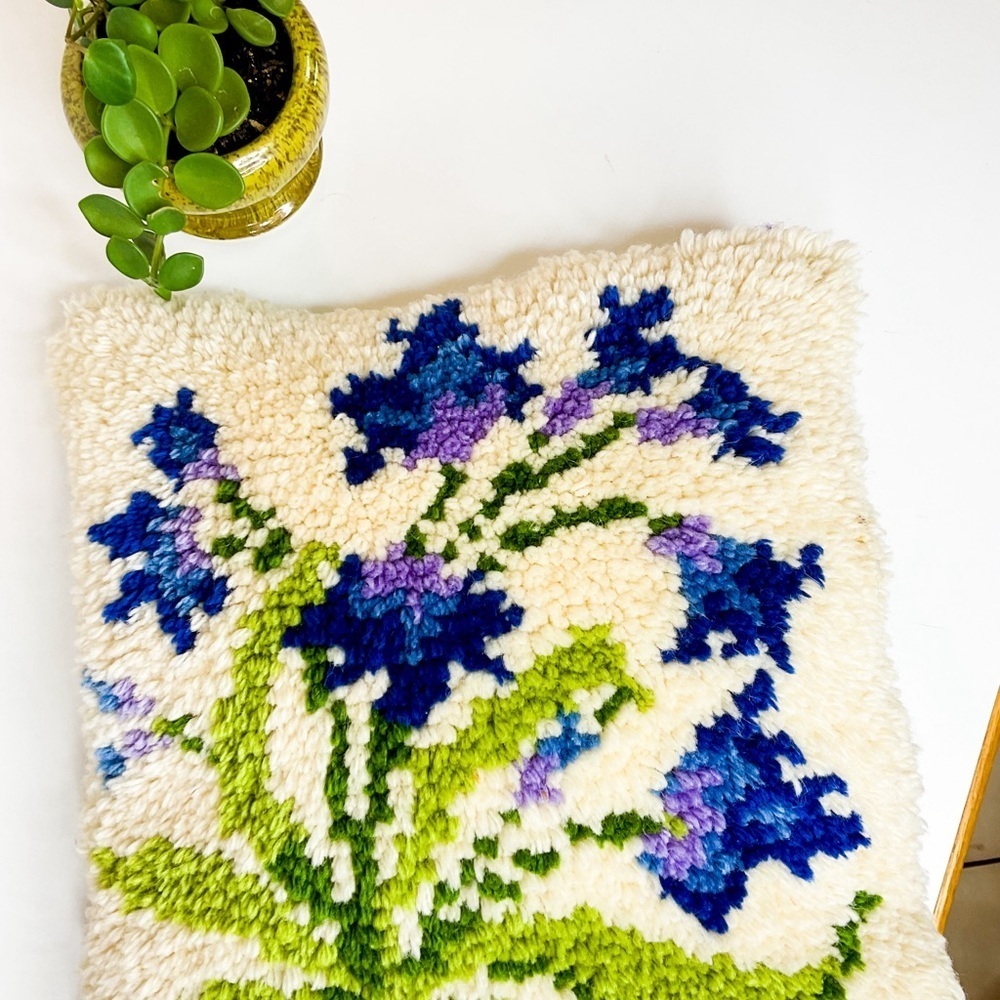 VINTAGE Boho Purple Iris Flower White Cream Pillow - Picture 2 of 6